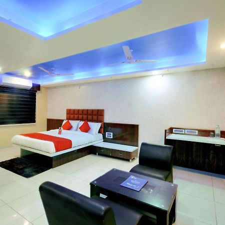 Hotel Hillton Гандинагар Экстерьер фото