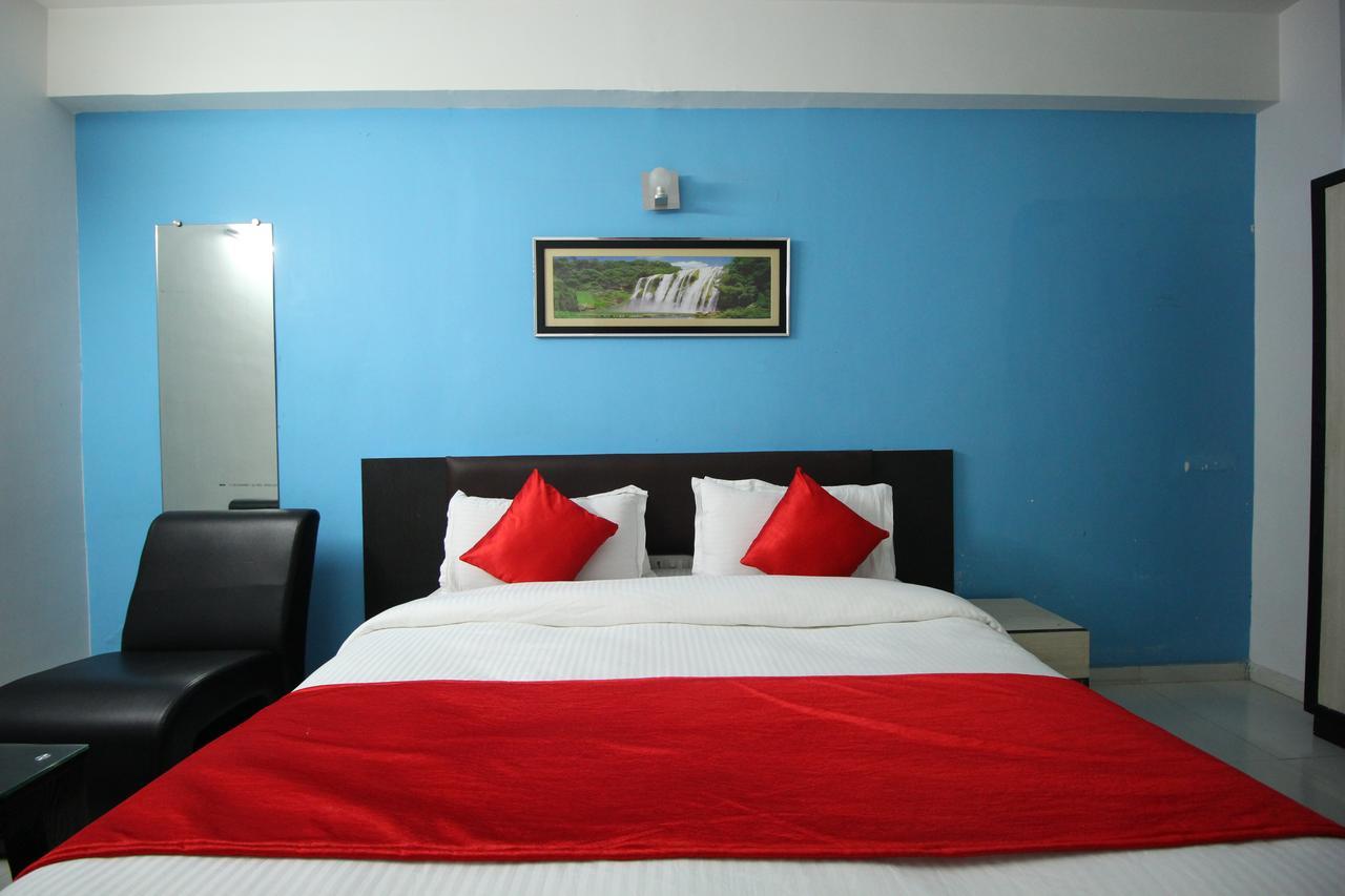 Hotel Hillton Гандинагар Экстерьер фото