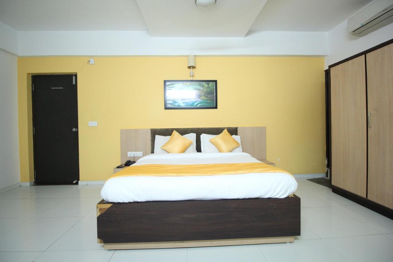 Hotel Hillton Гандинагар Экстерьер фото