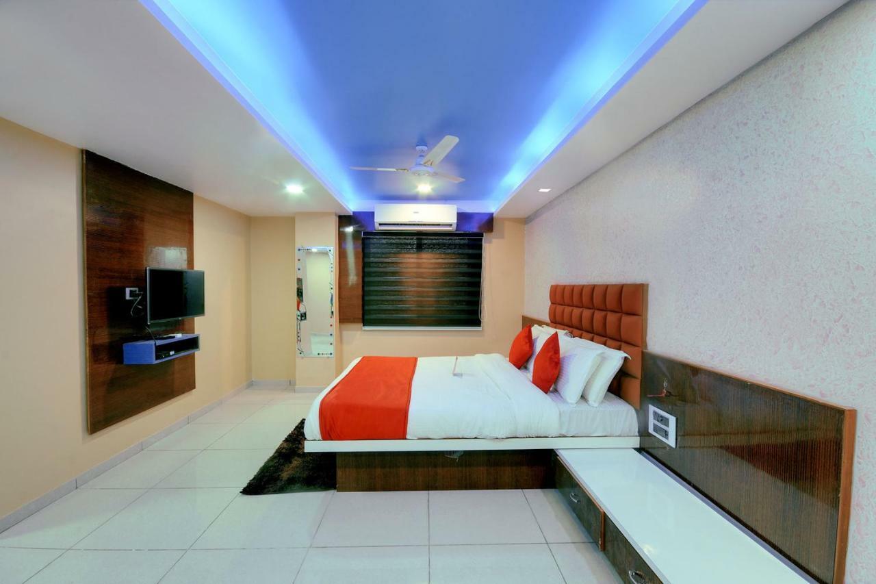 Hotel Hillton Гандинагар Экстерьер фото