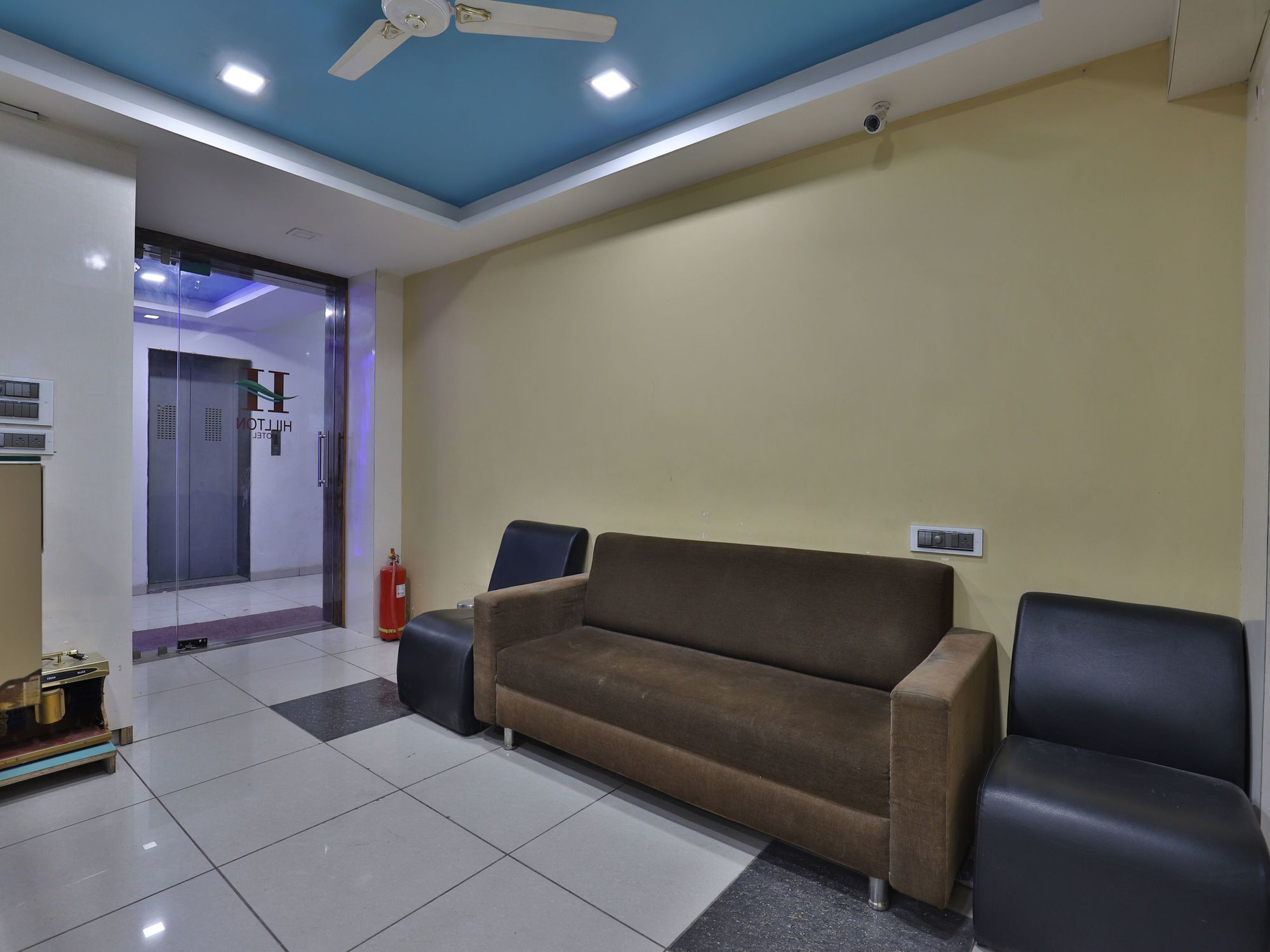 Hotel Hillton Гандинагар Экстерьер фото