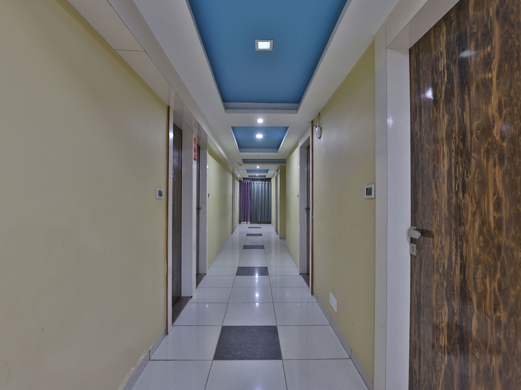 Hotel Hillton Гандинагар Экстерьер фото