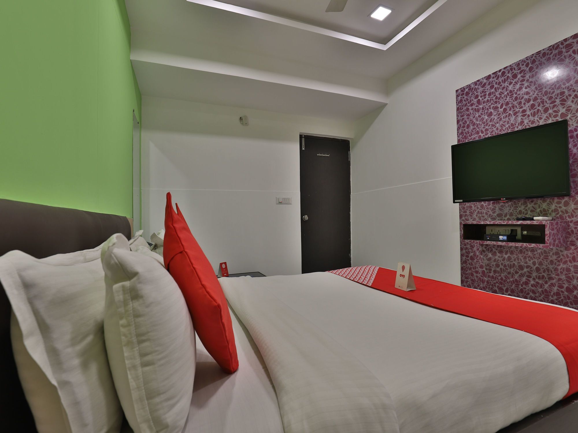 Hotel Hillton Гандинагар Экстерьер фото