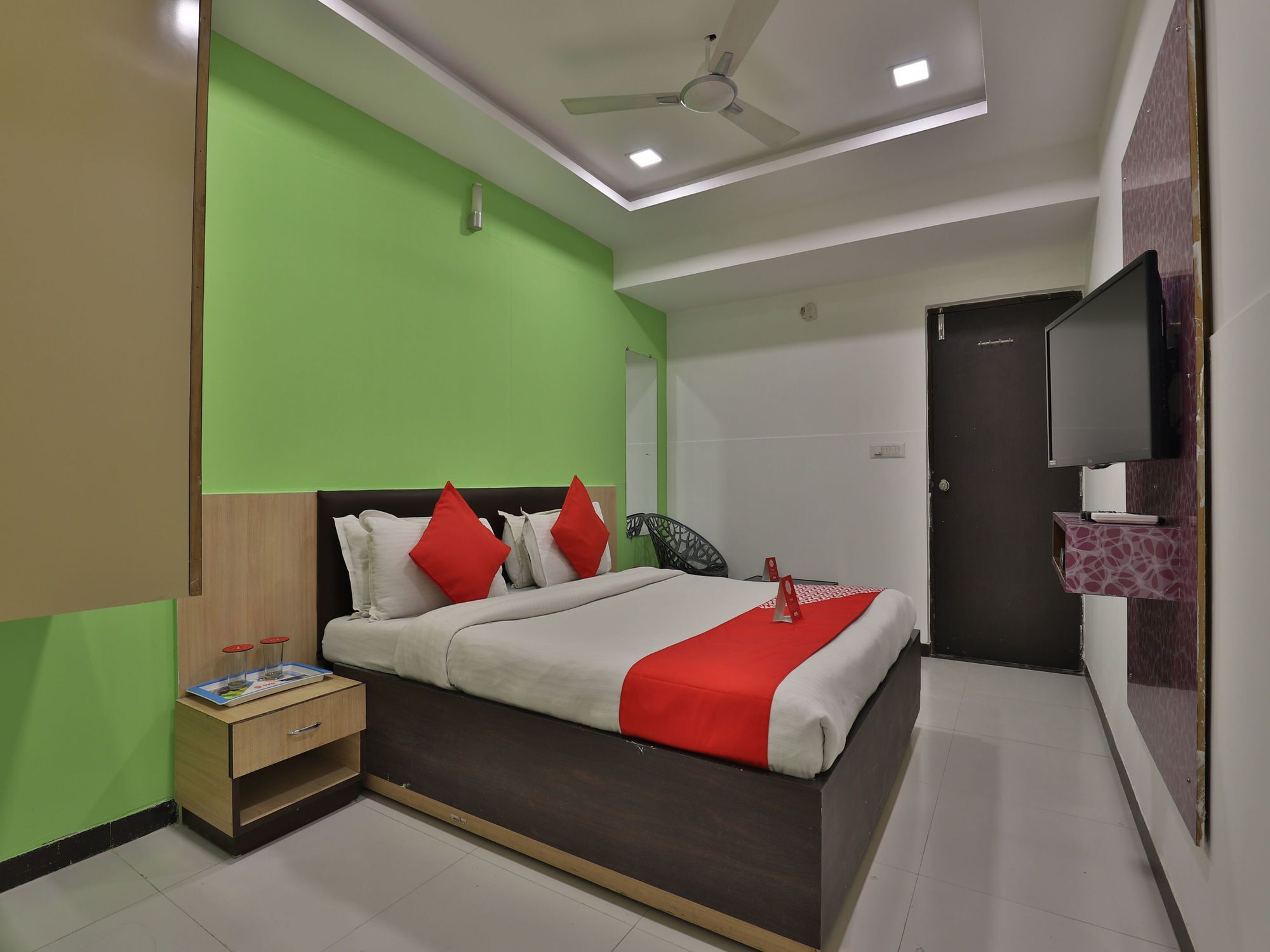 Hotel Hillton Гандинагар Экстерьер фото