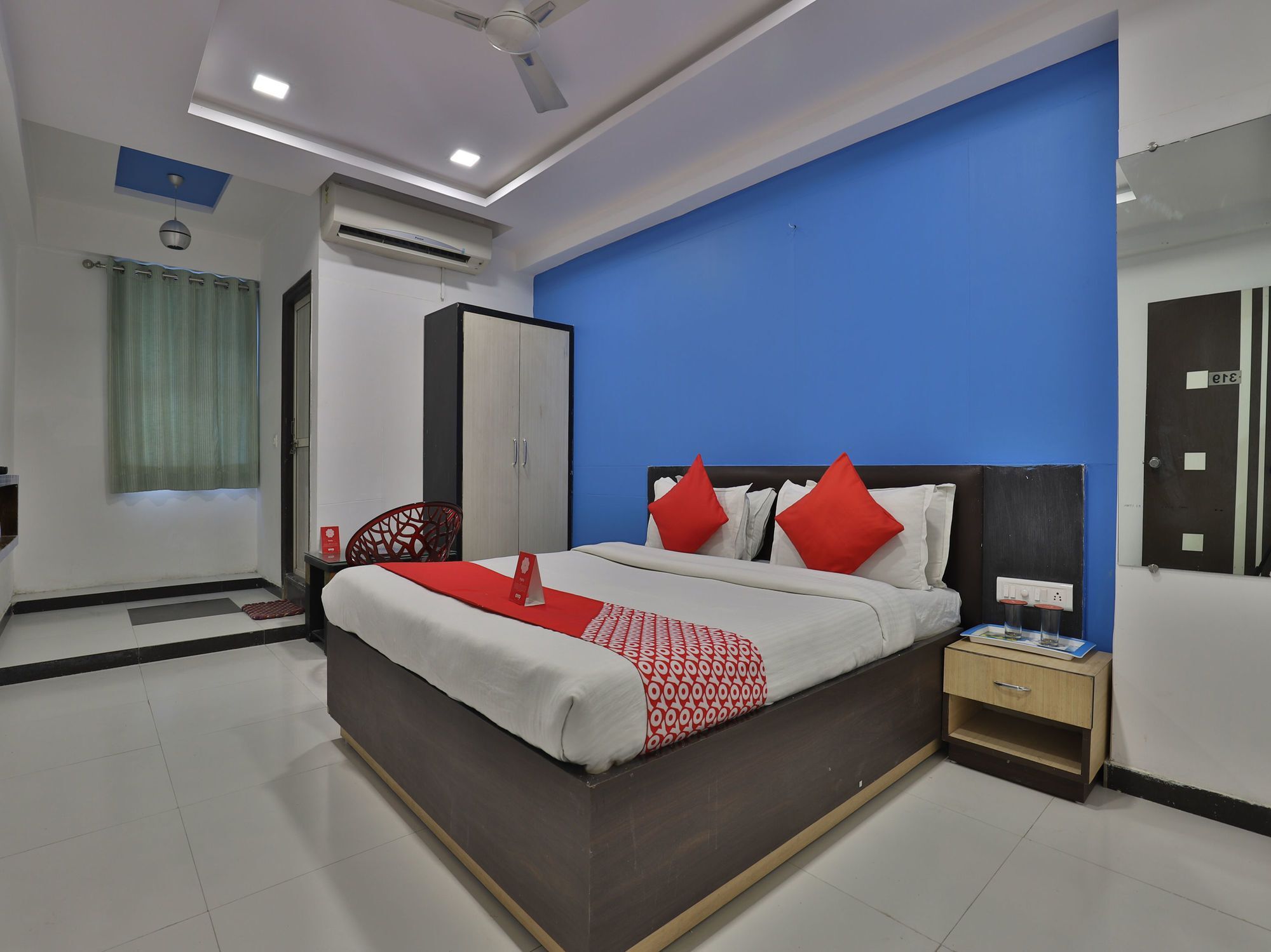 Hotel Hillton Гандинагар Экстерьер фото