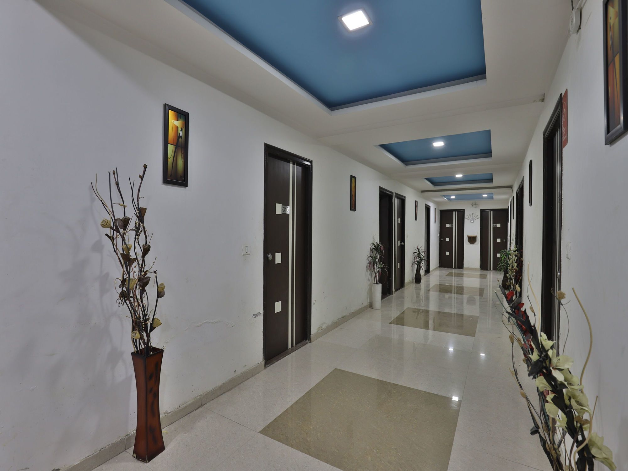 Hotel Hillton Гандинагар Экстерьер фото
