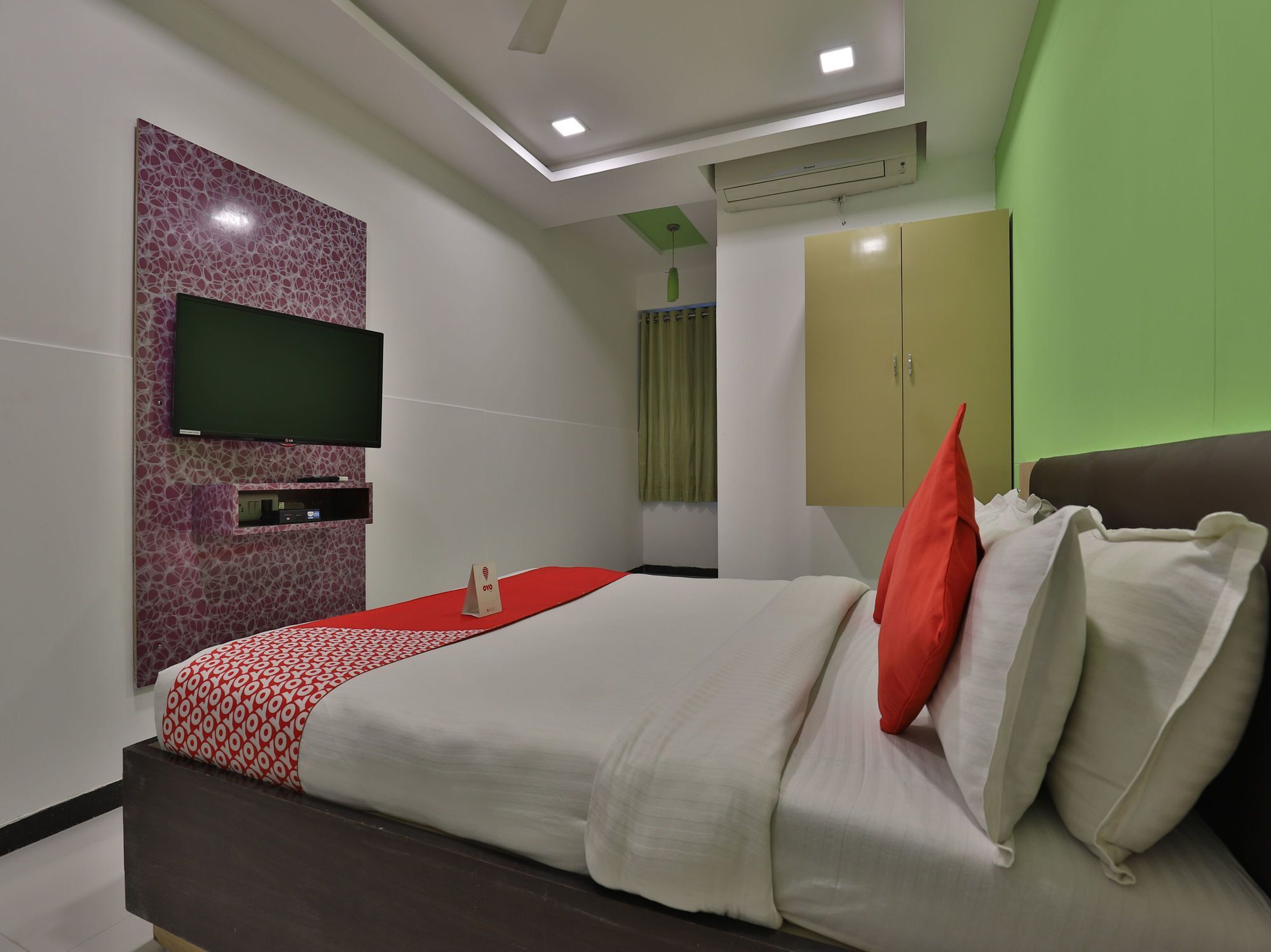 Hotel Hillton Гандинагар Экстерьер фото